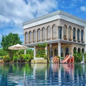Uva Meridian Bay Resort & Spa